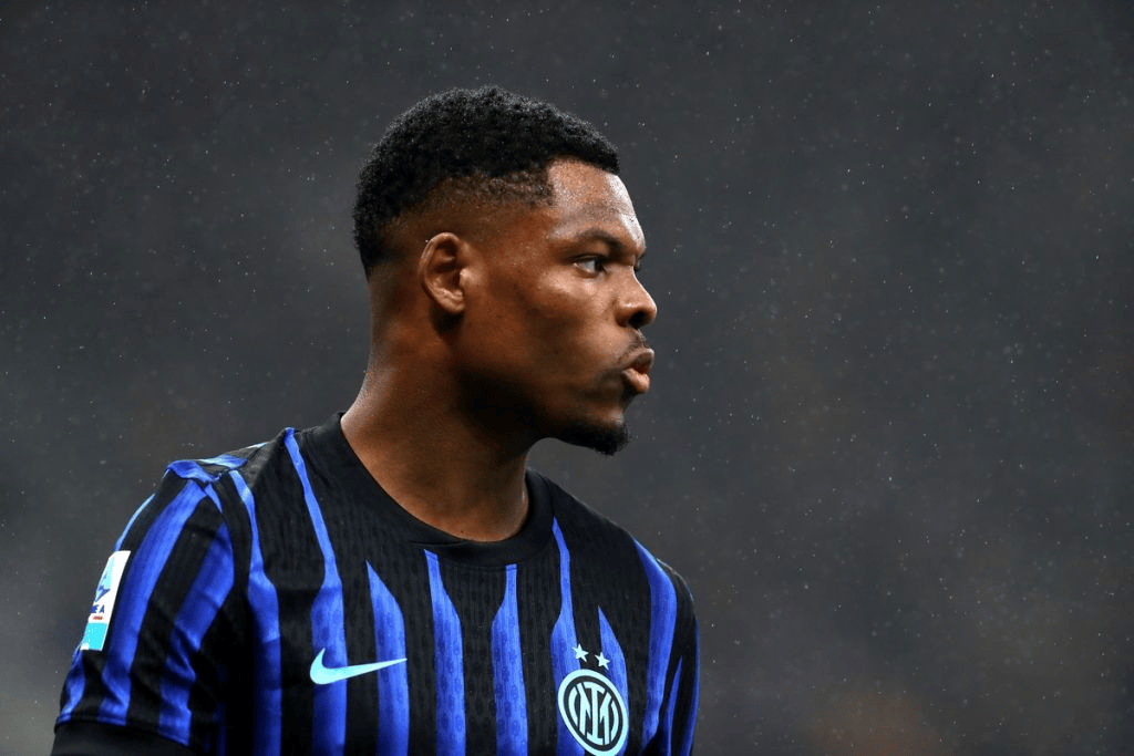 国米跟队: 邓弗里斯更换经纪人或想离队, 他仍想去英超踢球