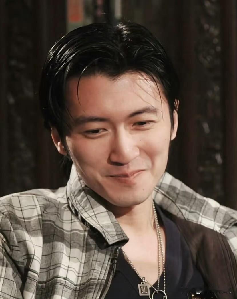 谢霆锋能够忍受李亚鹏口碑逆转也能够接受王菲一直不给他名分但是有一件事他真的是