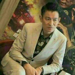 被骂“伪君子”的刘德华，终于活成了娱乐圈的“照妖镜”前几天，刘德华在直播中罕见