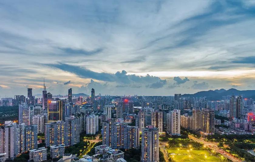 深圳楼市版：抄底抄在半山腰，我亲戚直接“抄”进了ICU现在的楼市，谁敢说自己