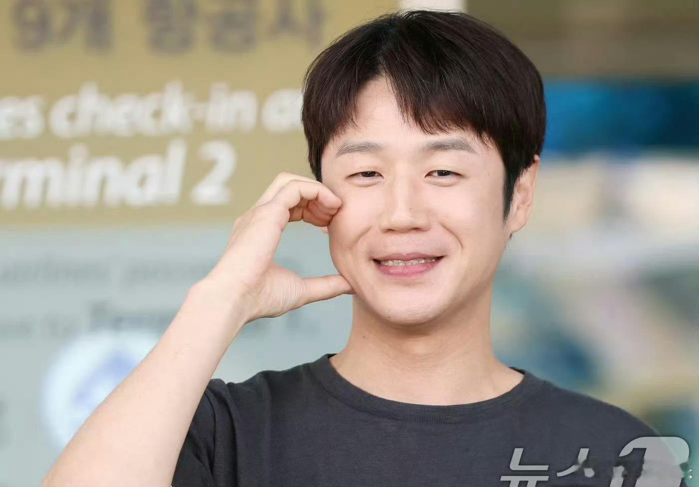 韩国现在最火的男演员好家伙，不查不知道，他真的很火[捂脸哭][捂脸哭]首尔粉丝见面会