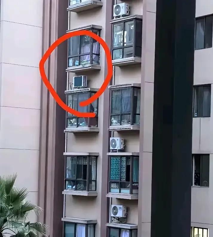 太缺德了，太无耻了，必须严惩！”6月20日，四川眉山，一位老人因为不满邻居的空调