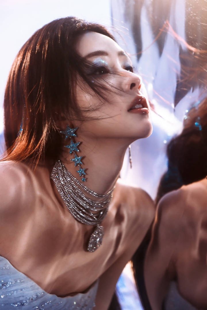 陈都灵蓝色神女陈都灵海星神女神女她降临了！美得我连连感叹