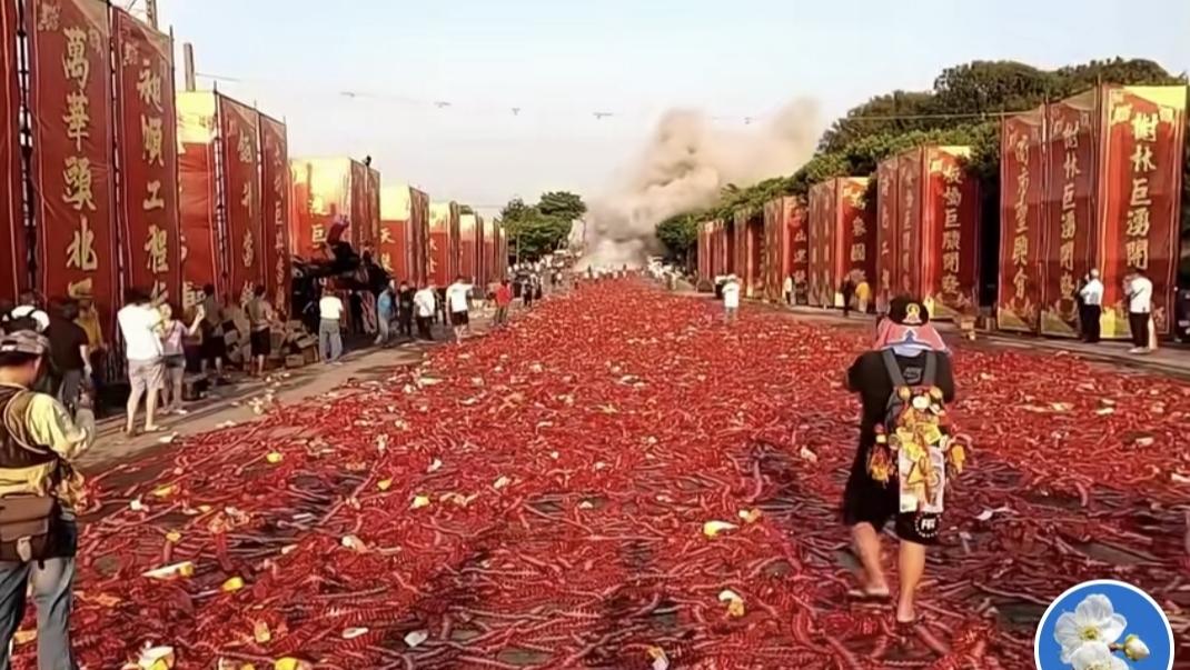 万事要有度我们中国自古都有燃放烟花爆竹的习惯，特别是遇到重大节日，或者是盛大