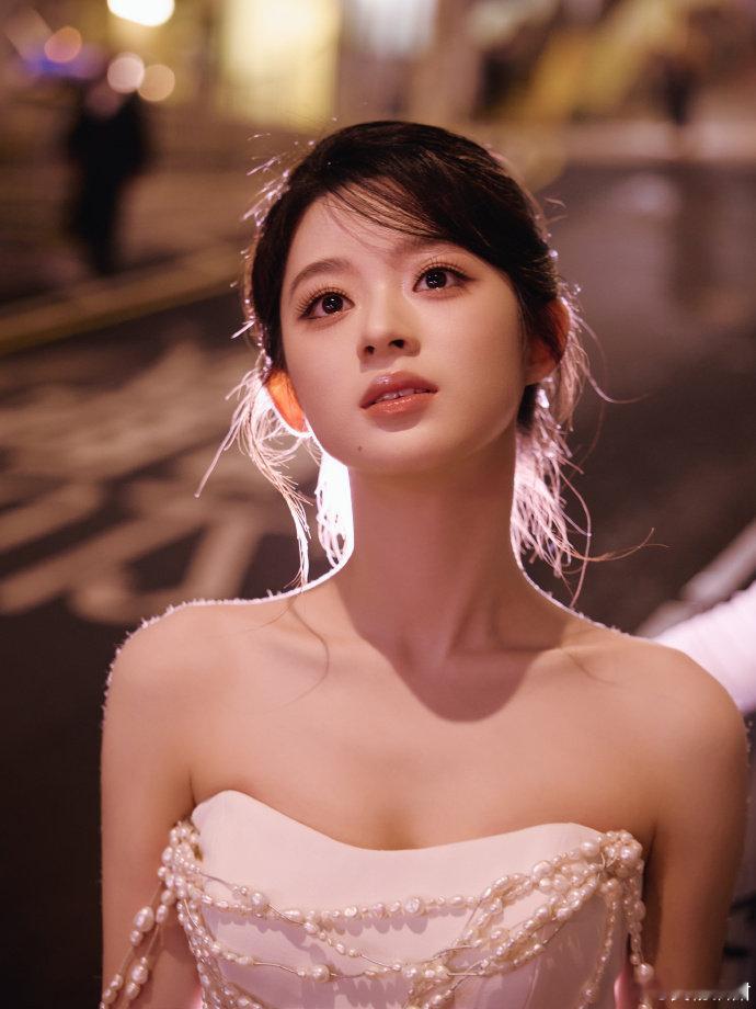 黄杨钿甜毛茸茸的黄杨钿甜的汗毛黄杨钿甜的汗毛