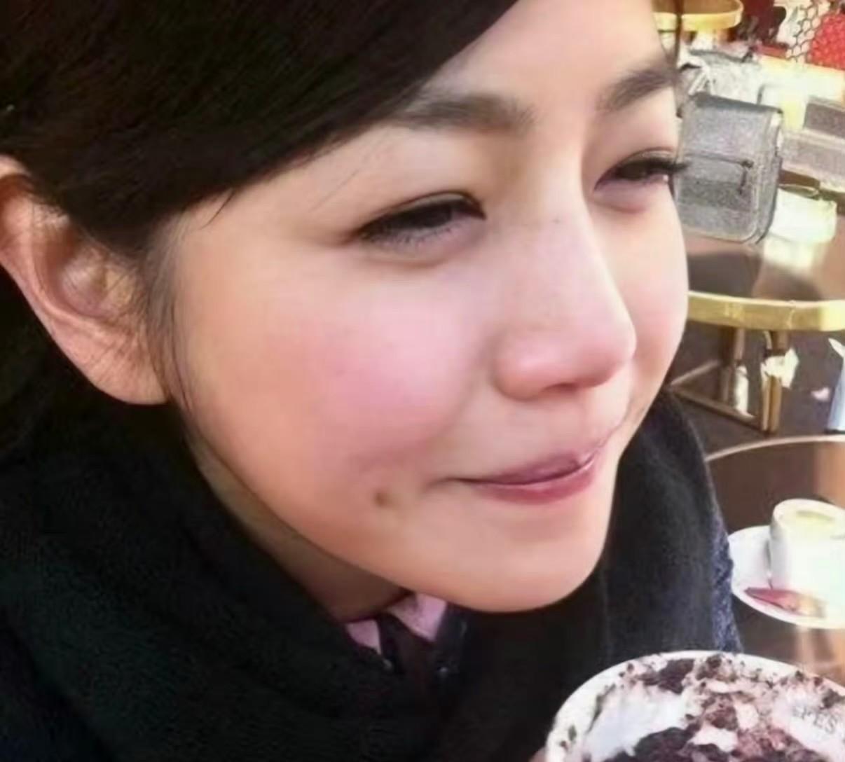 她不是在转型，她是在“夺权”。别的女演员40岁在焦虑没戏拍，陈妍希直接跳下演员