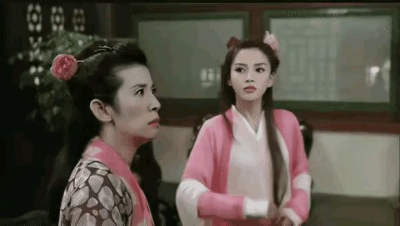 第一次看到杨颖就是这部电影，当时被这姑娘的美貌瞬间吸引，又可爱又灵动，长得也太好