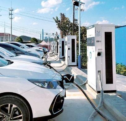 这次是真的下了死命令”，没有任何讨价还价的余地：党政机关、公立学校、医院，甚至是