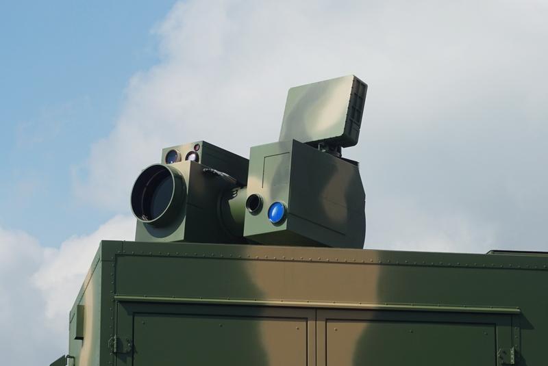 我国的激光和微波武器真的太牛了，直接力压全球！就说激光武器，领先美国15年，稳稳