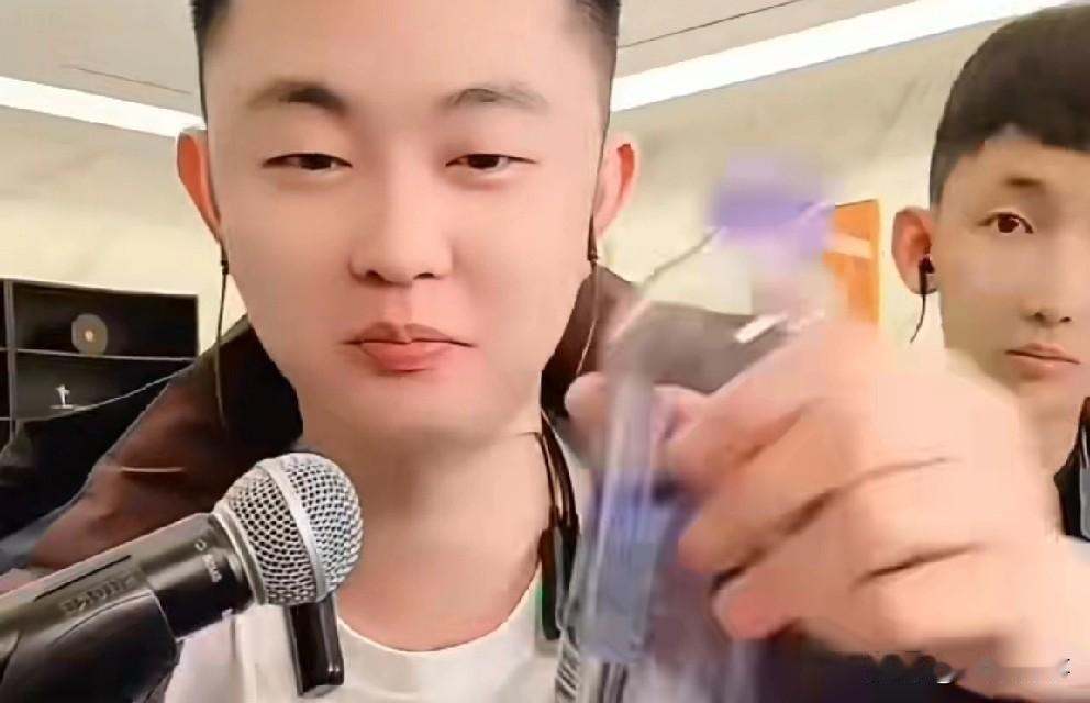 巴扎黑羡慕羊腿cp，洋帅，腿腿美！粉丝说打小就喜欢你因