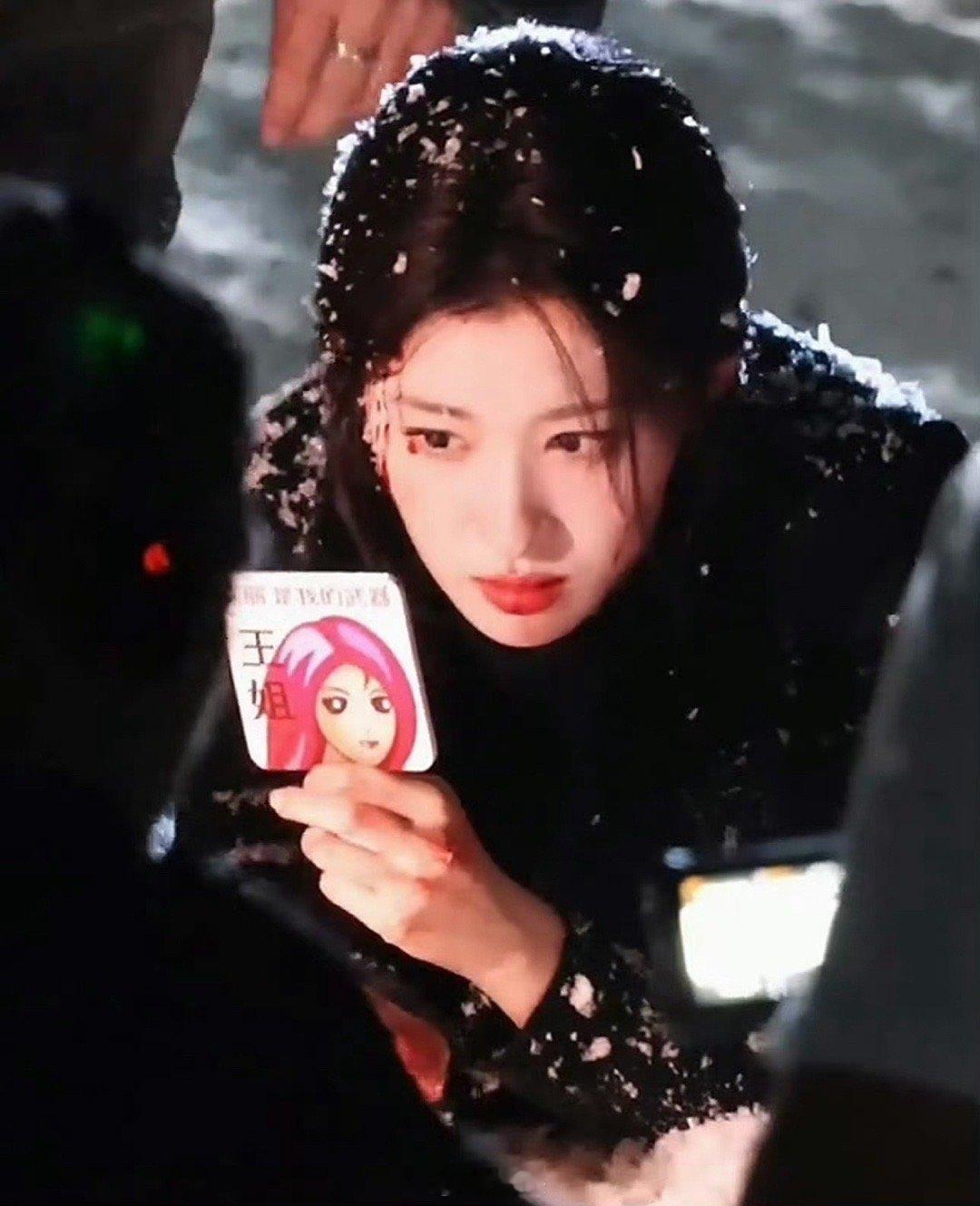 感觉王楚然每天不是在做法令纹消失操就是在买丑镜子