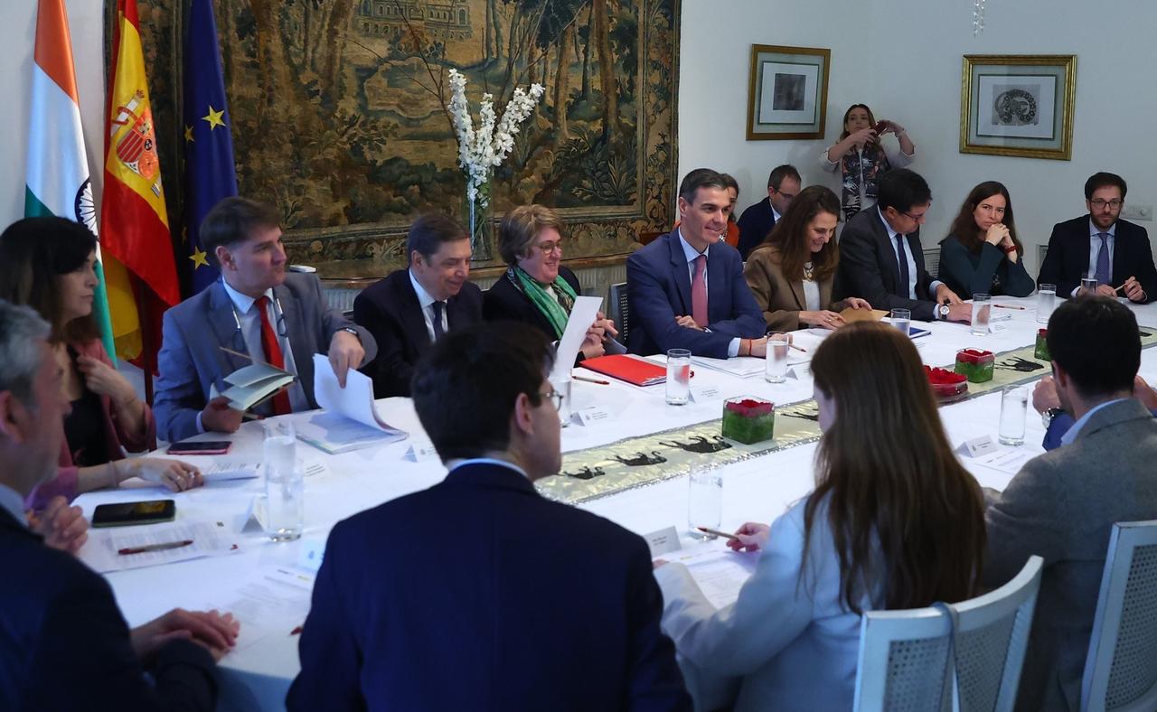 西班牙政府在发布的战略文件中显示，马德里将加强与中国的高层往来。这话说得挺客