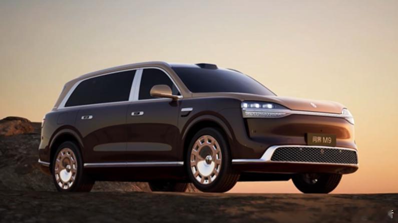 全新一代问界M9开启预售：49.98万起4月22日，鸿蒙智行全新一代问界M9系列