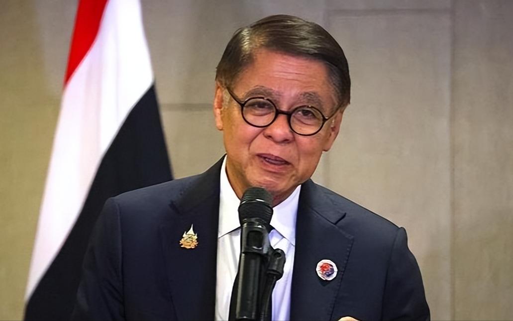 泰国外长，当着媒体镜头，公开训斥中国大使。不是私下递话，不是外交照会。是直接对着