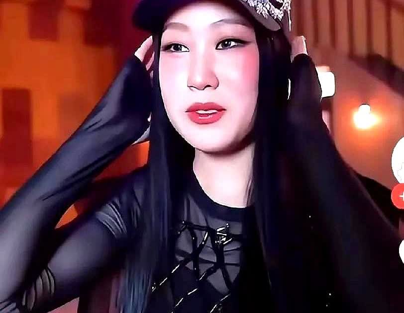 赵本山早就看透了沈春阳。她女儿出道，果然不简单。赵本山当年就说过，小沈阳