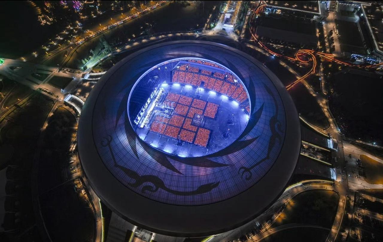 哇！！深深的成都站航拍✨好美啊！！！座无虛席！周深2025深深的巡回演唱会