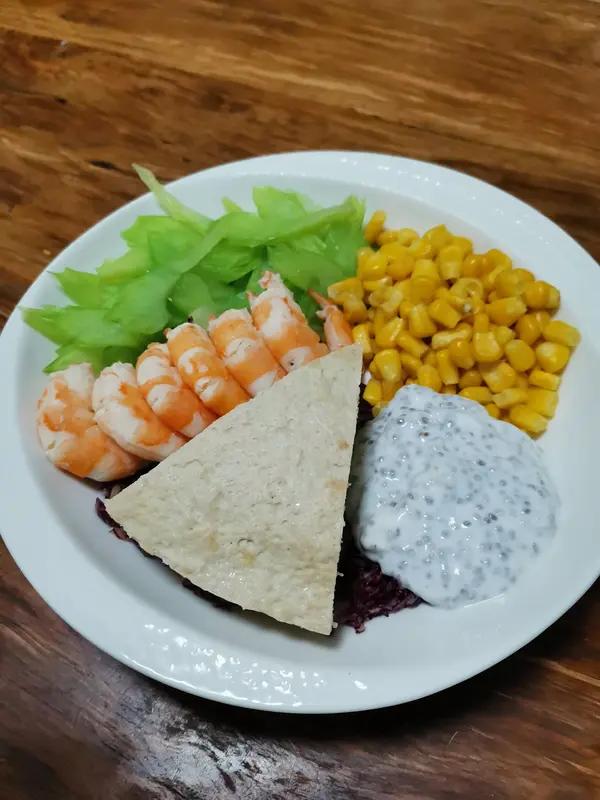 确实，少吃真的能减肥。我以前没结婚的时候就试过，少吃一个月瘦了差不多二十斤。