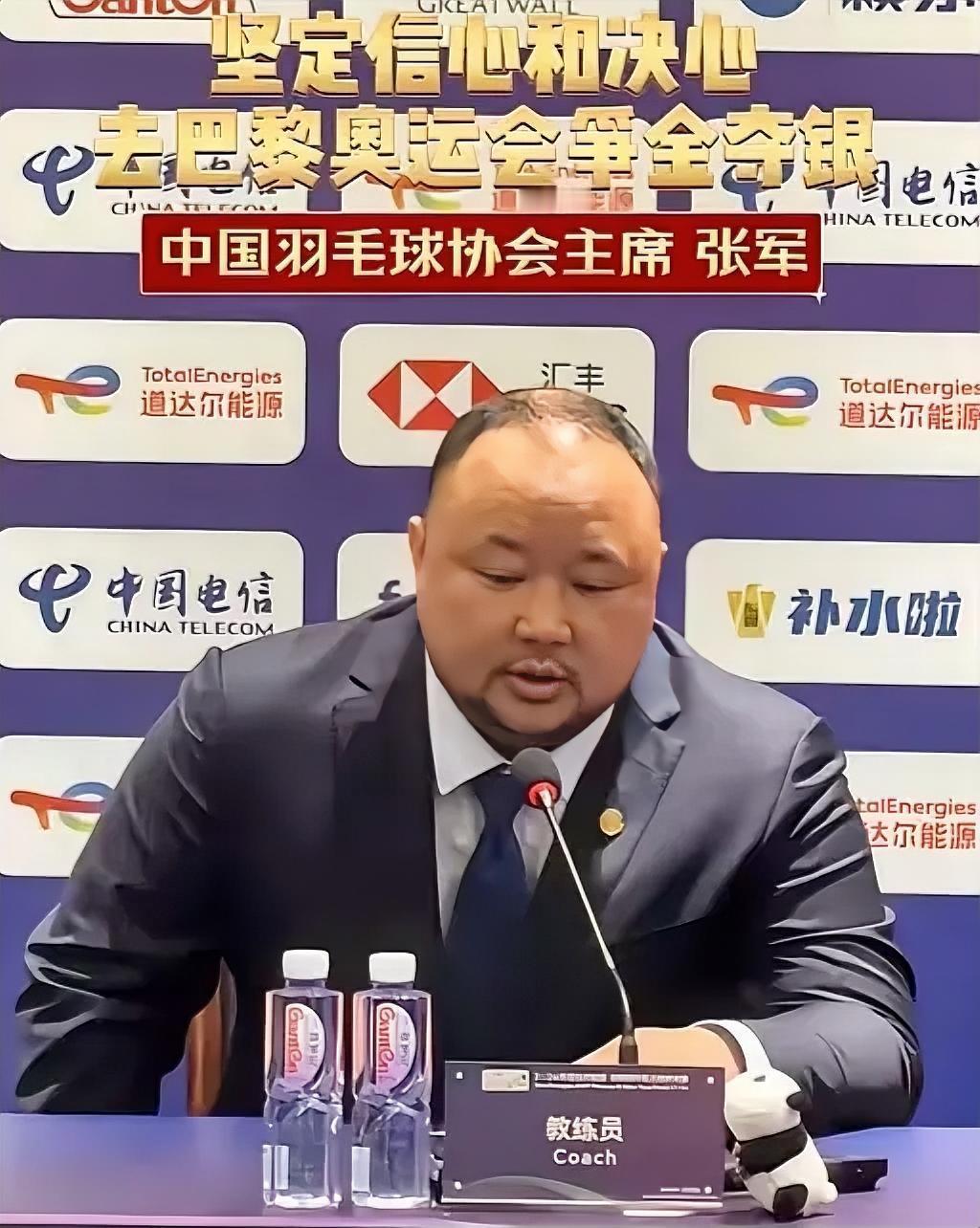 估计是既惋惜又带有一丝愤怒。​她怎么都想不到，曾和她夺冠的张军竟然也被利益蒙住