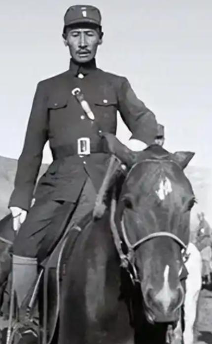 [点赞]1932年，马占山宣布向日本投降，顿时国内上下骂声一片，然而在受降仪式