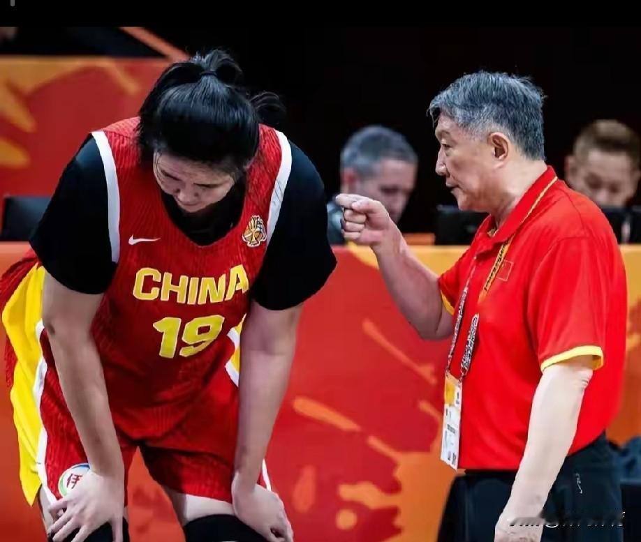 王牌尽数缺席！女篮开启全新时代，双塔新阵容迎亚运终极试炼缺少韩旭、李