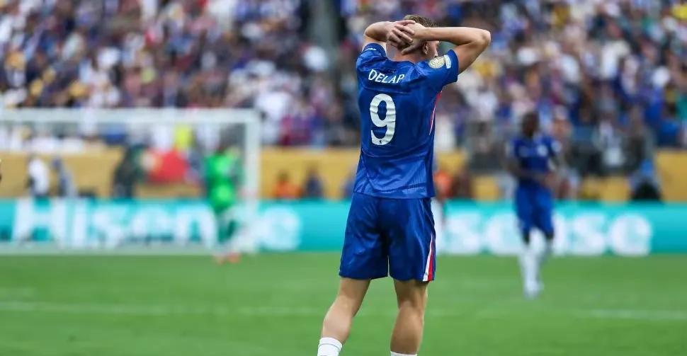 惊天爆冷！切尔西3-0血洗巴黎，6000万镑新援戴帽引爆更衣室全武行！恩里克教练挥拳成最大丑闻
