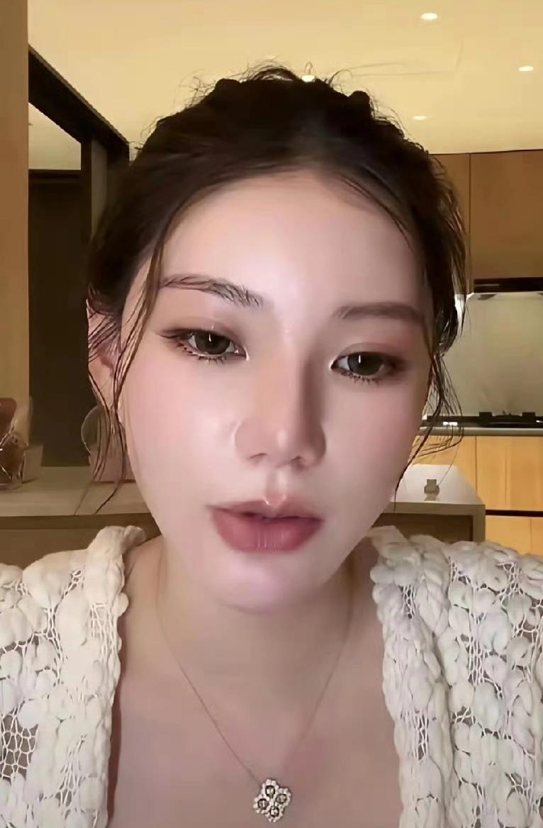 汪小菲若不及时调整自己的情绪管理问题，他与马筱梅的婚姻恐怕会亮起红灯。昨日晚间