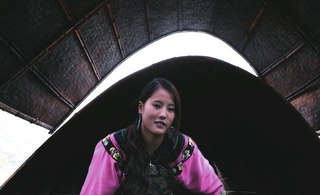 沈从文的《丈夫》里，乡下丈夫背着一篓栗子去城里探望做妓女的媳妇老七，没有去之前，
