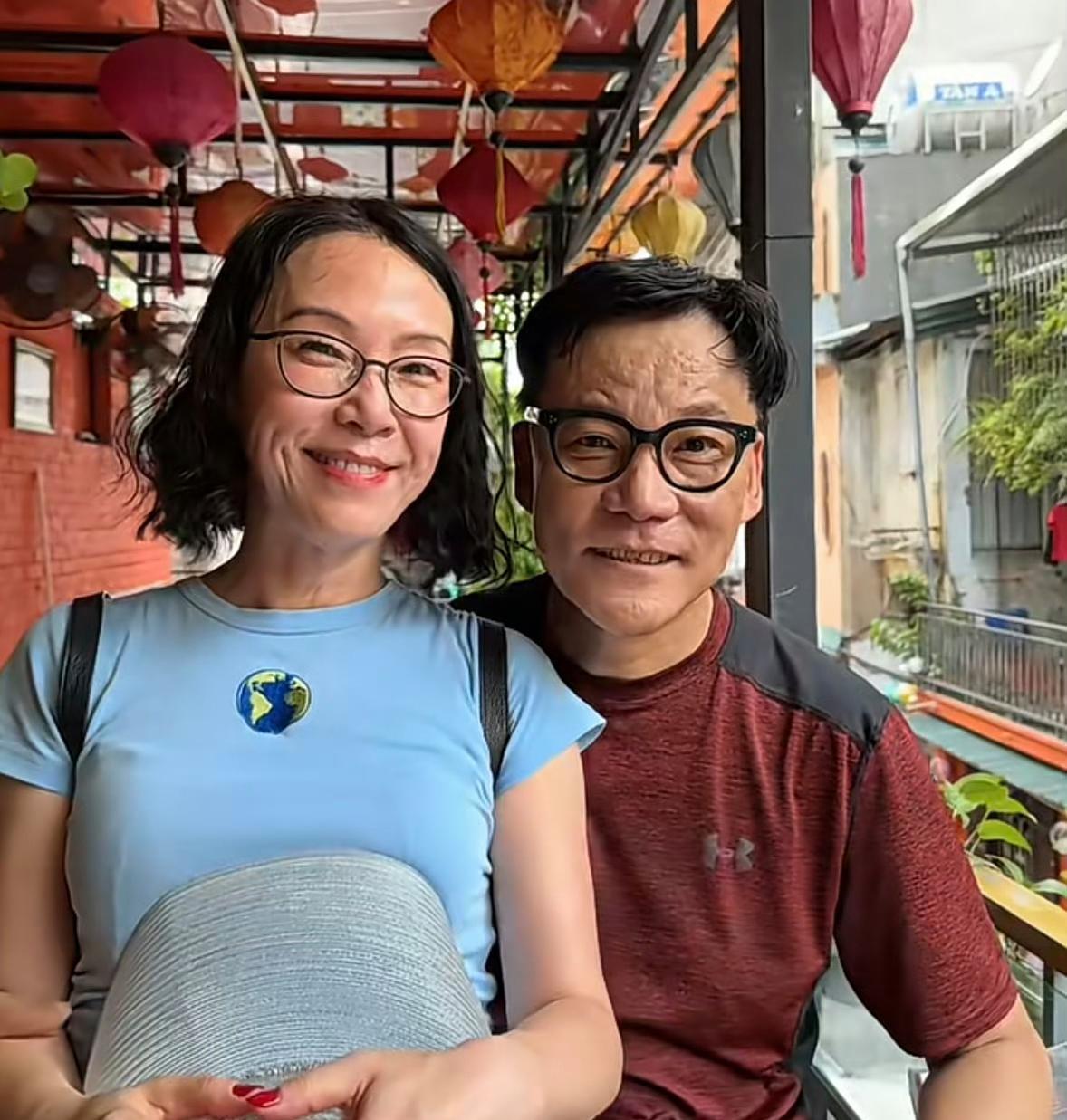 李国庆和白月光妻子恩爱秀不停，新婚燕尔正值甜蜜期，夫妻相简直配一脸，愿他们一直幸