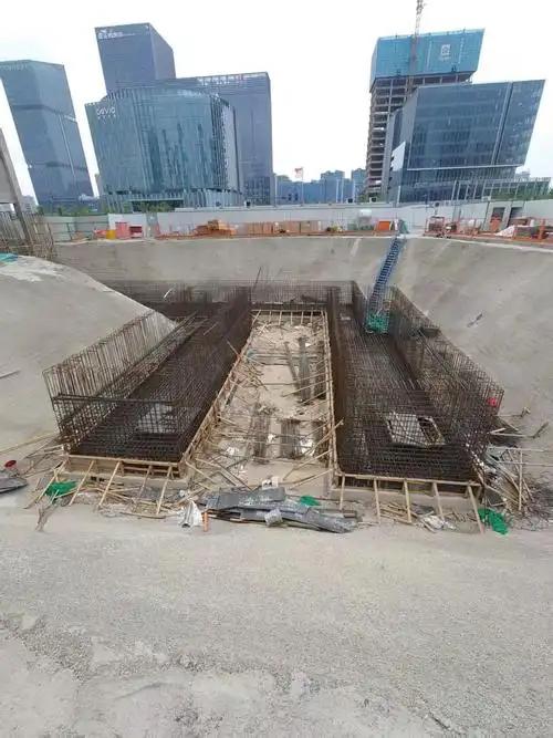 胖东来，一个卖超市的跑去盖楼，结果把整个建筑行业的脸打肿了。不是因为他盖得有多快