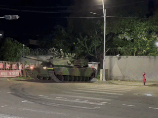 这是台湾民进党政府花高价钱从美国采购的“M1A丅”主战坦克！主要装备于台陆军装