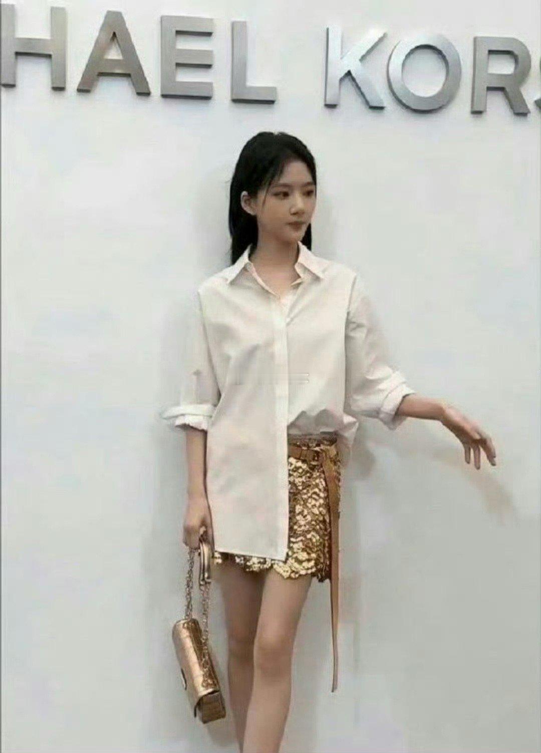 任敏的大腿竟然和小腿一样粗，好神奇。