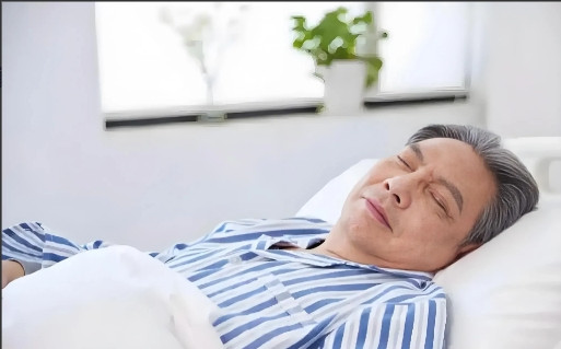 厦门，老父亲病危躺在ICU，女儿悄悄取走父亲200多万拆迁款，和2个兄弟瓜分，继