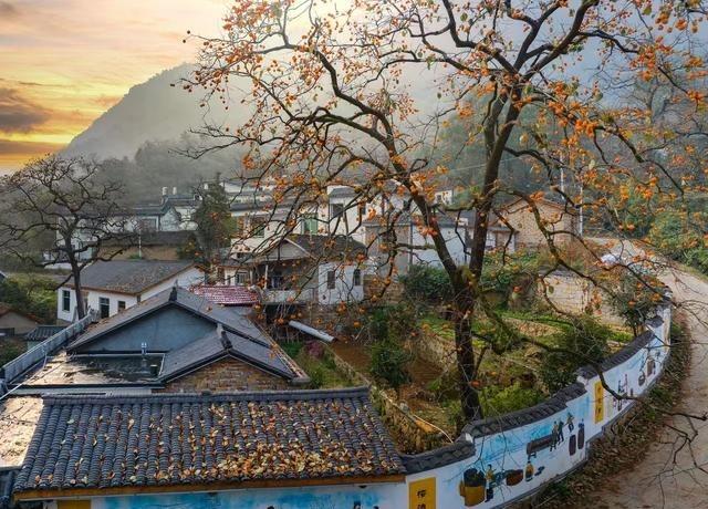 男人什么时候最丢人？这个问题最近在社交媒体上又被翻出来讨论。没车不丢人，没房也不