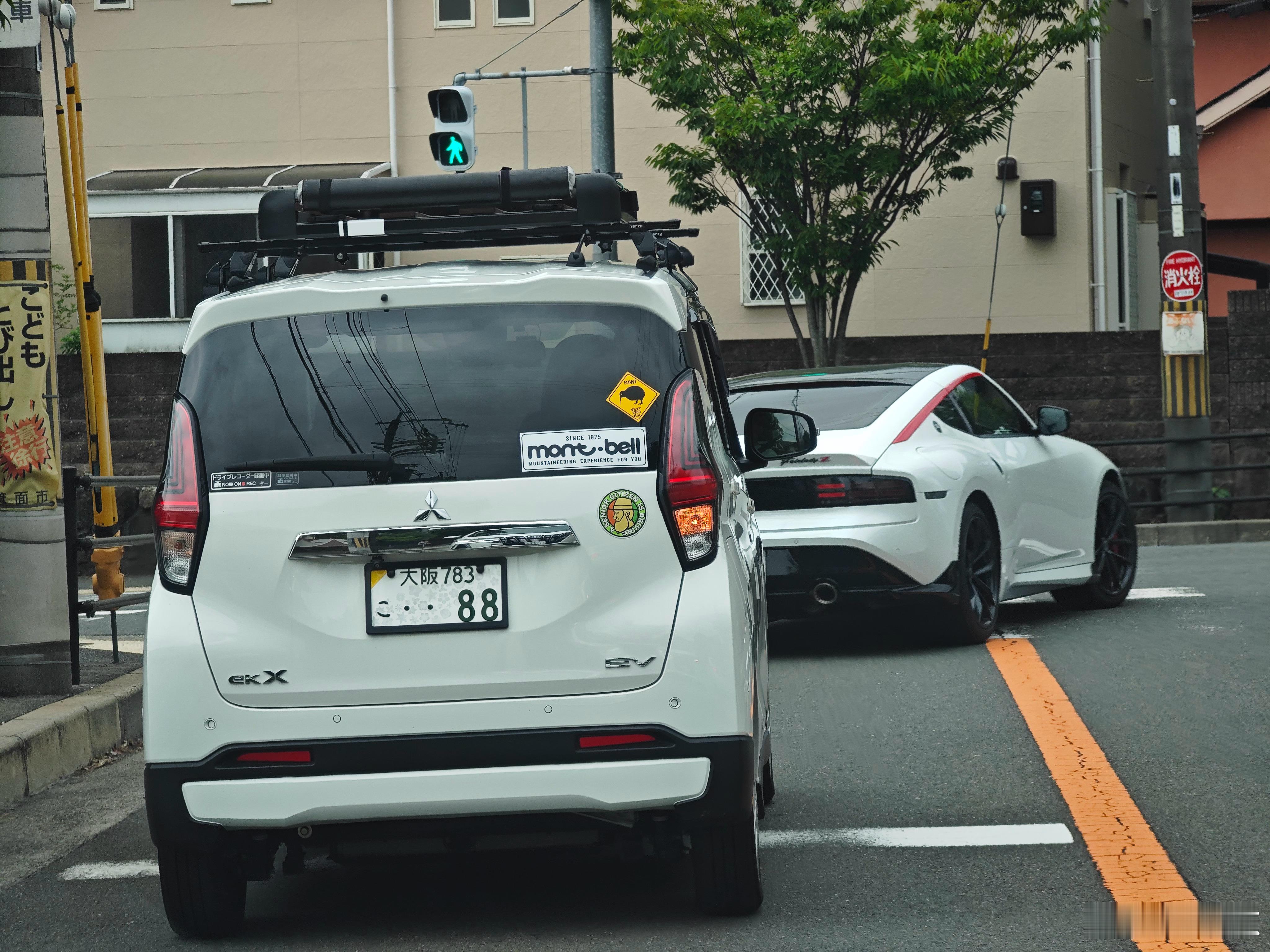 型车街拍偶遇三菱eKXEV。其实是日产Sakura的兄弟车型，两家共