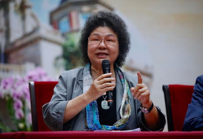 深绿“台独”大佬陈菊滚蛋了！1月28日，赖清德办公室发布消息称，陈菊已请辞“监察