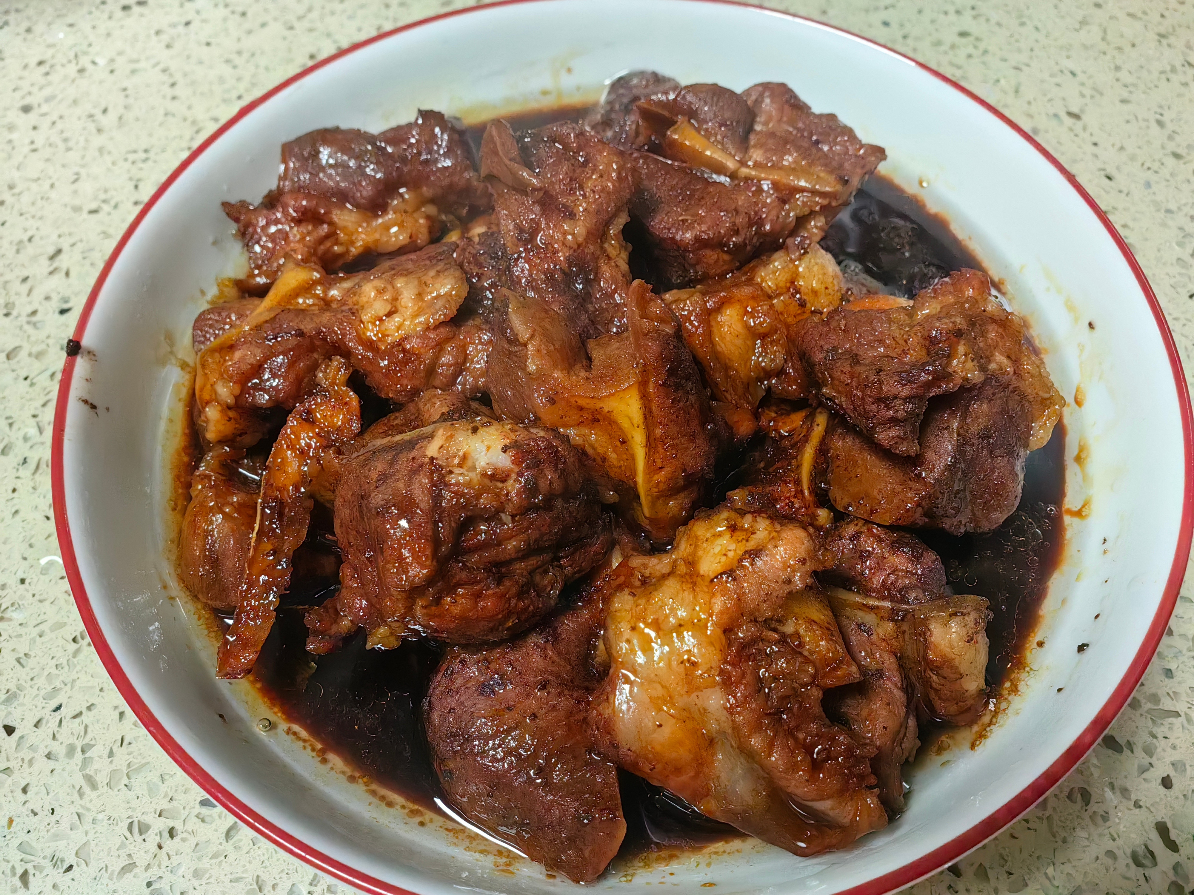 家常菜卤软骨，红烧鱼，炒菜花。