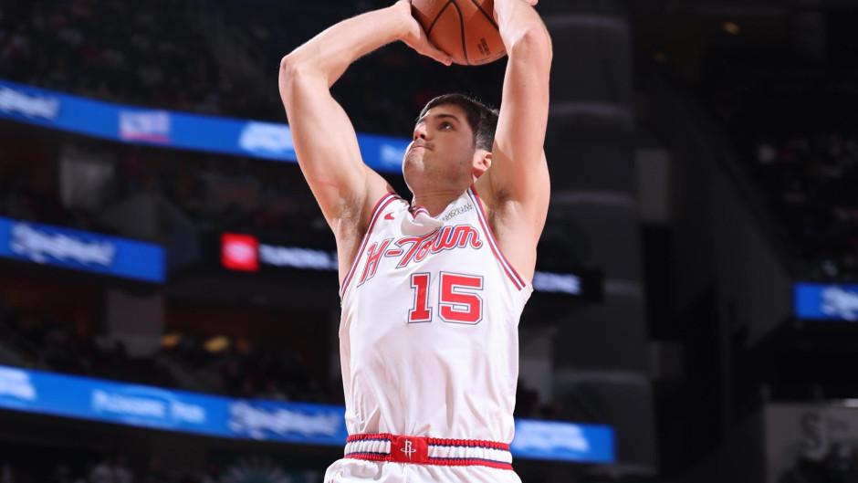 谢泼德有一项数据统计其实也是很强小谢本赛季1.5抢断（联盟第十）、0.7盖帽