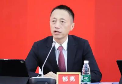 498万，把万科的底裤扯下来了。9月13日长沙中院发布限消令，万科因未支付一