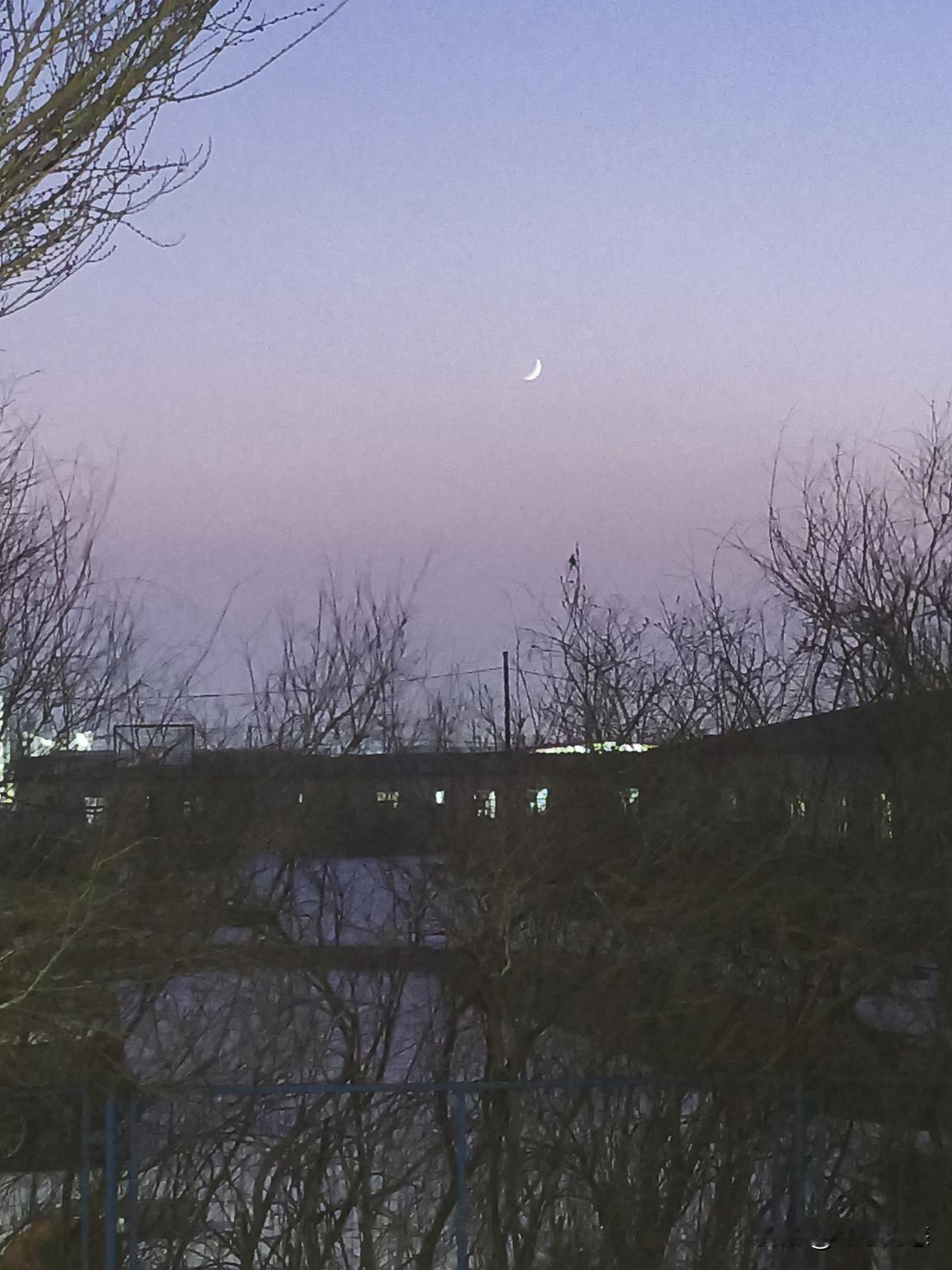 今天2025年12月23号，还有一个礼拜就辞职走人了。今年2月16来到新疆五彩湾