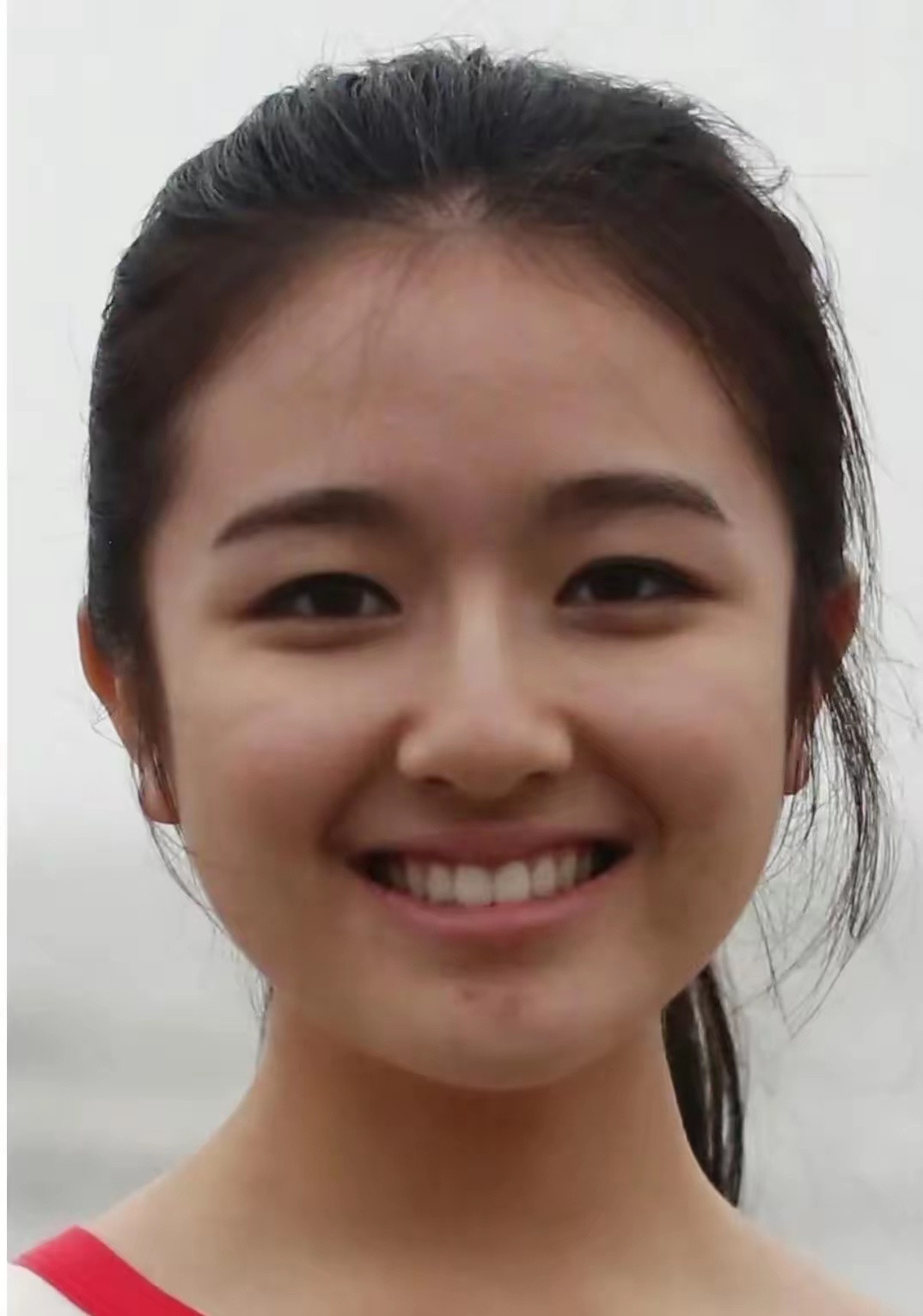 纯素颜，她早期的眼睛好直观。。。这么看李兰迪早期像内双，现在看起来蒜皮也宽了是因