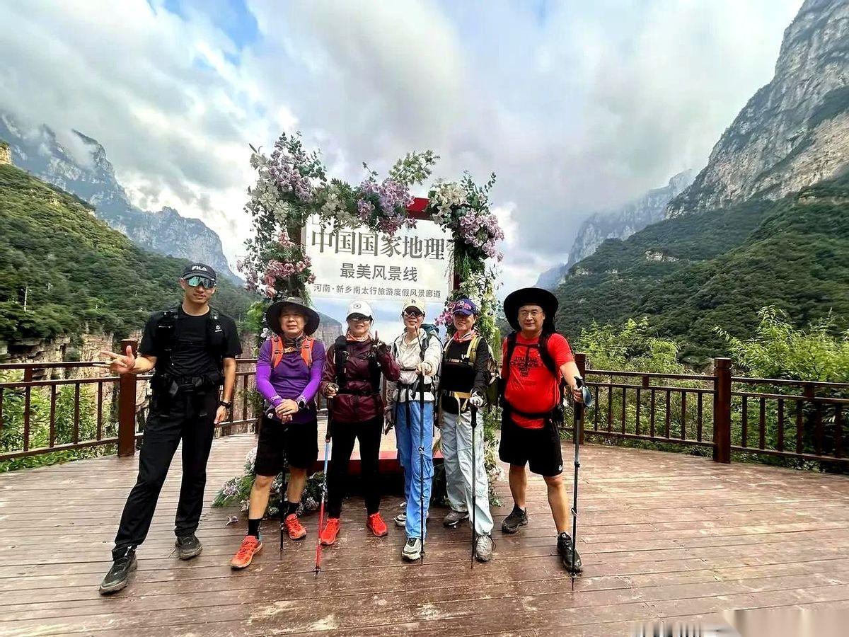 一个女大学生，第三次去爬南太行，然后就消失了。十几天了，活不见人死不见尸。我
