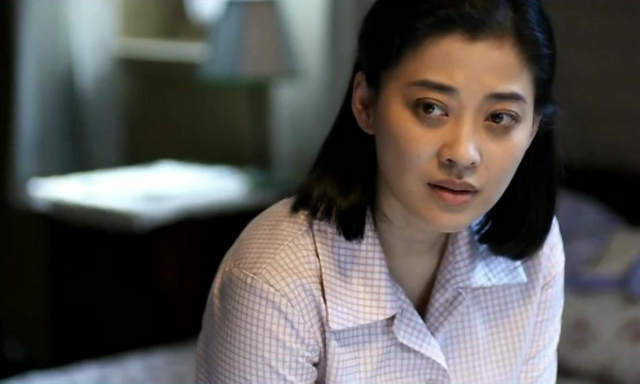 当年，梅婷生孩子时羊水栓塞，生命垂危，医生问家属：“救大人还是救孩子？”关键时刻