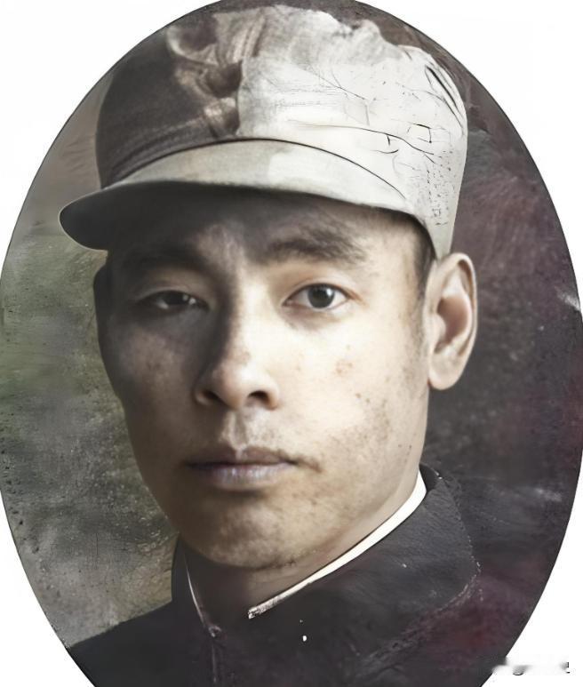 1939年，八路军侦察员刘锡琨正送情报，不料迎面遇到大队日军。刘锡琨忙拉帽遮脸，