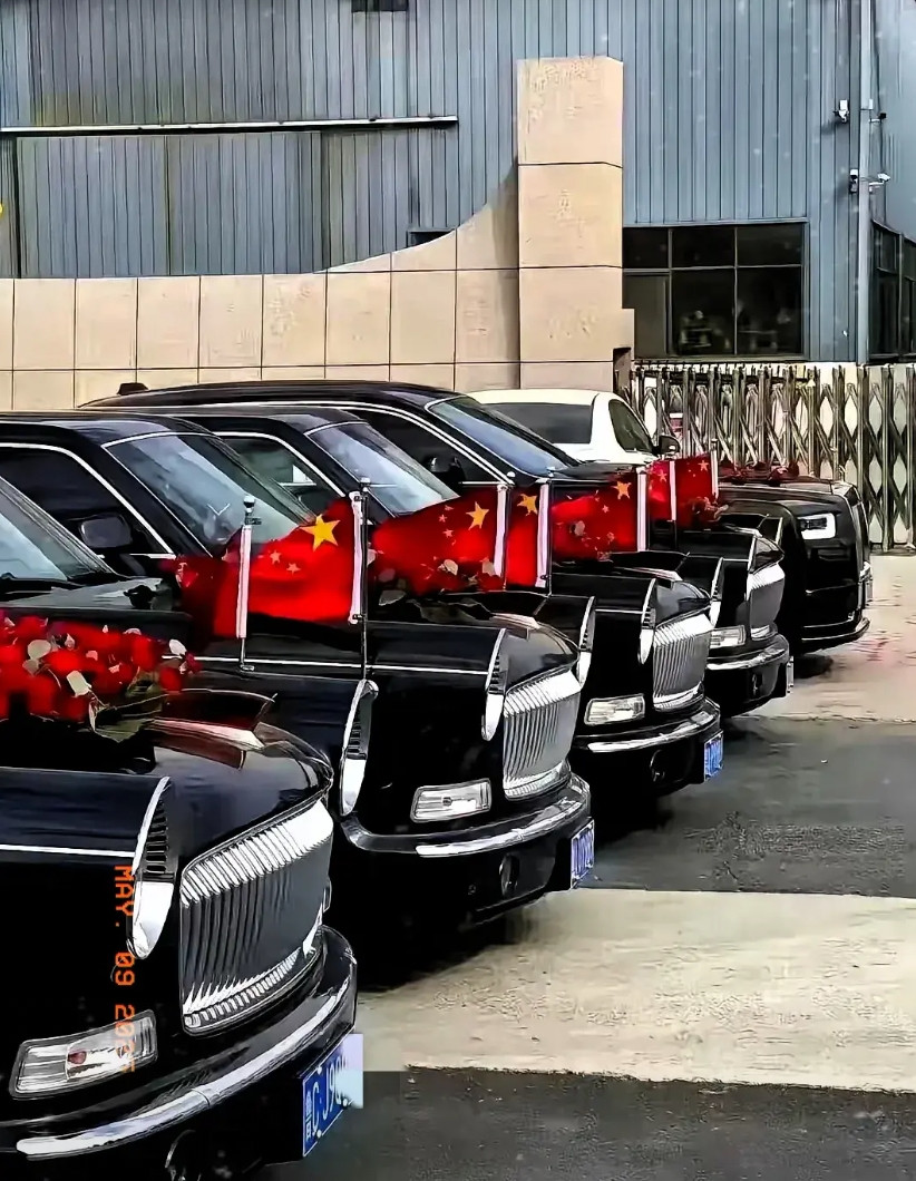 最近发现一个搞笑的事情，红旗汽车没有向外销售的时候，红旗是政府和国企的专用用车。