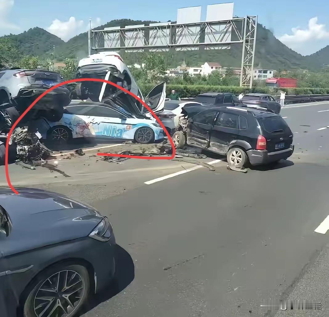 比亚迪汉L：“我特么得罪谁了？这么多车呢，为啥非要我一车扛？”比亚迪汉L事故，