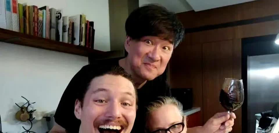 一觉醒来，周华健天都塌了！不是因为儿子结婚，也不是因为老婆近照曝光，而是因为全网