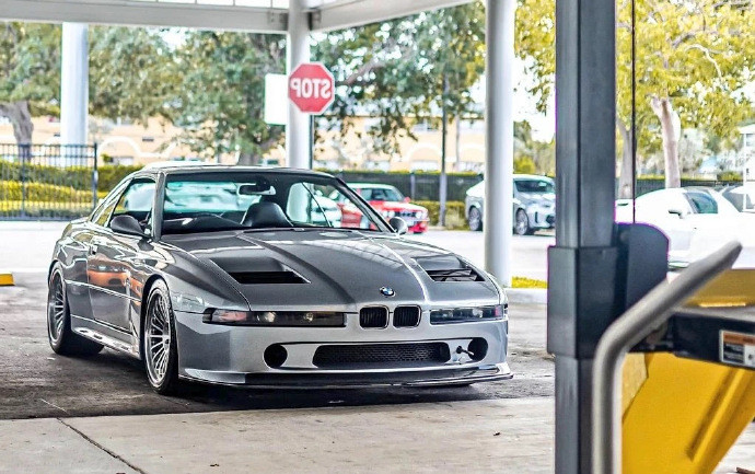 宝马8系很少见，这台E31放弃了原车V12引擎，改装更换为E60M5的S85