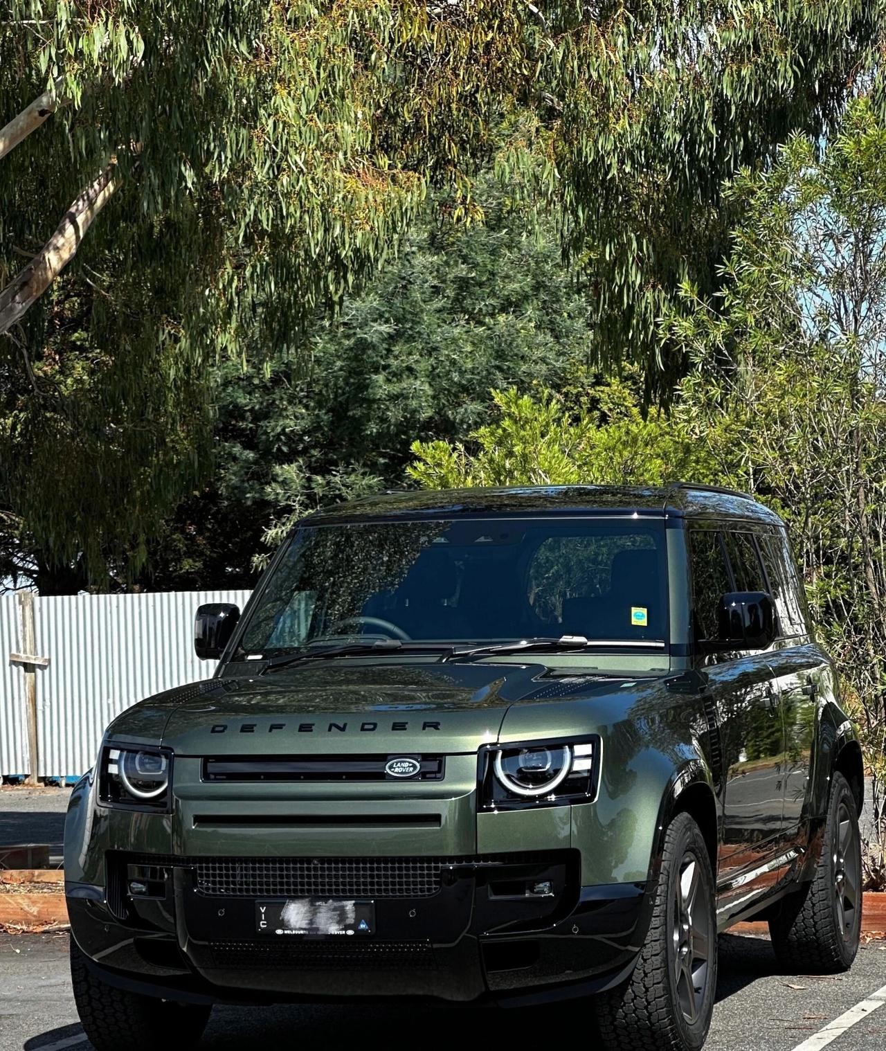 忍不住一顿拍，26卫士！方盒风骨，硬核灵魂。2026款路虎卫士，是经典的延续，更