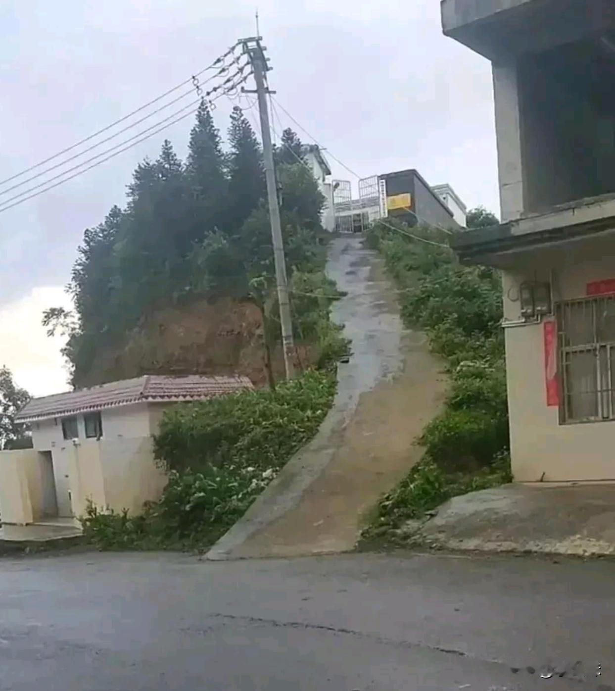 我每天回家的路就是上面这条，有没有推荐的SUV爬的上去？