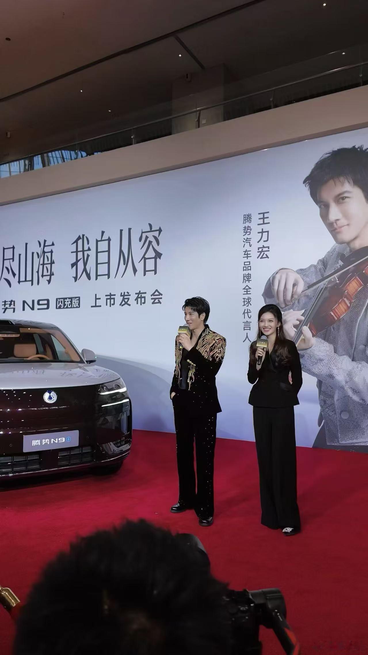 这到底是来看王力宏还是来看迪妃的？